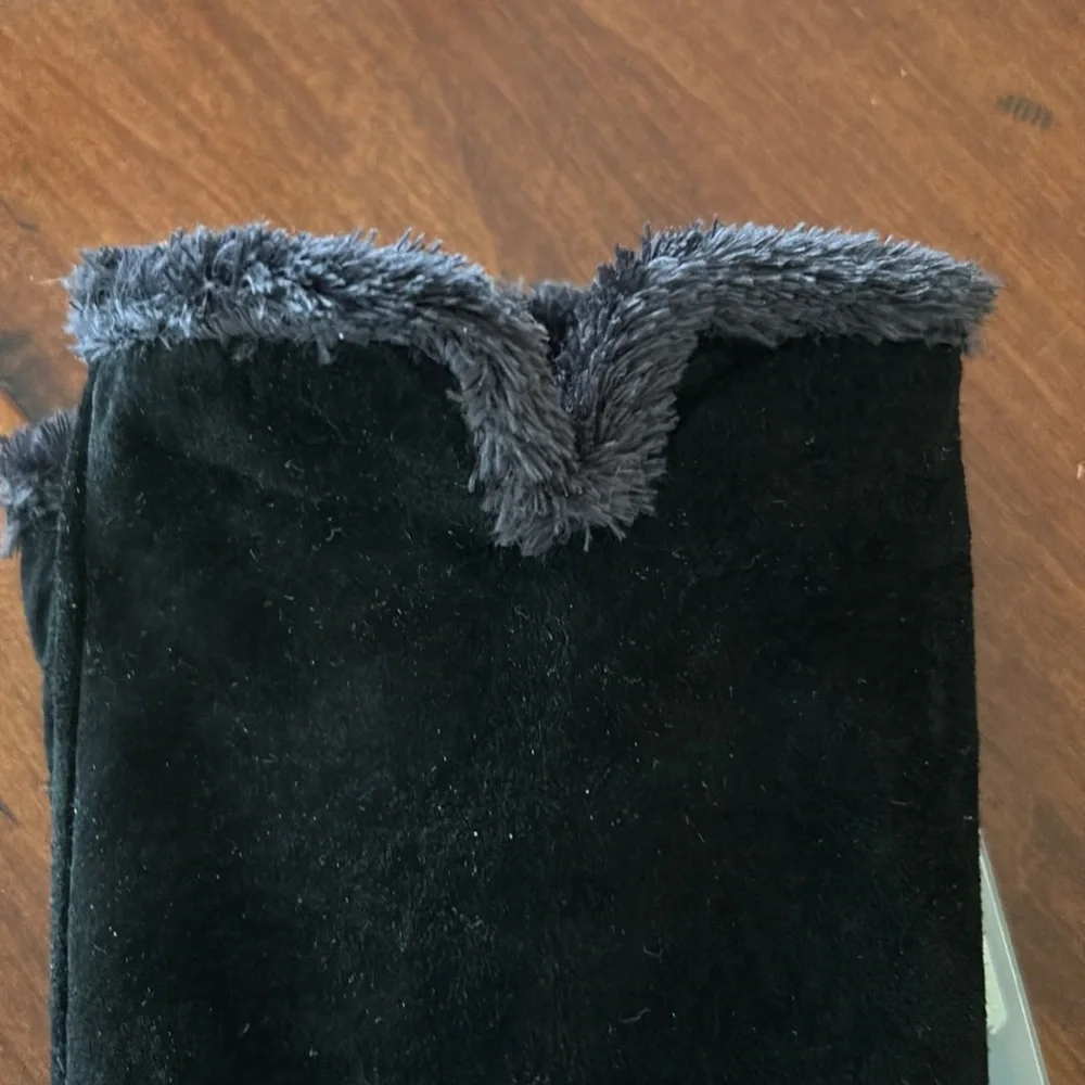 Isotoner ladies suede gloves!